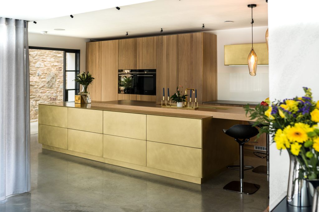 High-end building contractors in Devon, specialising in refurbishments, luxury extensions, and custom new builds
